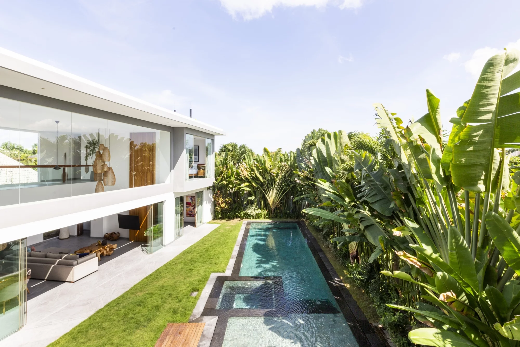 ELEGANT 5 BEDROOM VILLA FOR SALE IN LEASEHOLD BERAWA BE-315 